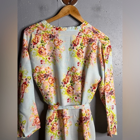 Floral robe in beautiful spring colors. - Picture 6 of 7